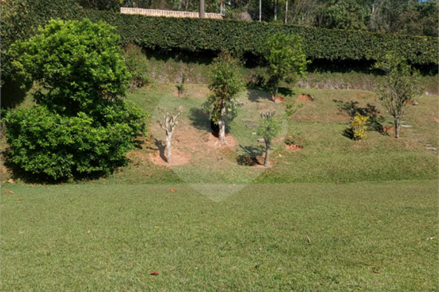 Sobrado à venda com 4 quartos, sendo 1 suíte, em Serra da Cantareira, Mairiporã, SP