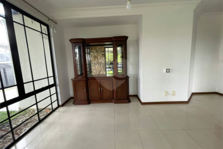 Casa à venda com 3 quartos, sendo 1 suíte, em Jardim Tapajós, Atibaia, SP