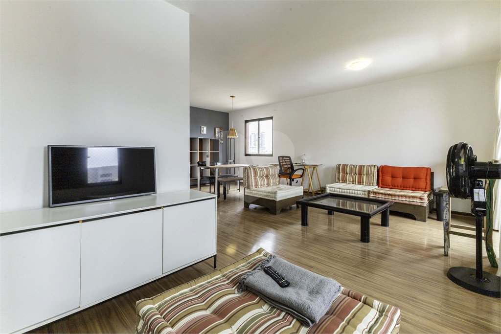 Apartamento à venda com 3 quartos, sendo 1 suíte, em Vila Madalena, São Paulo, SP