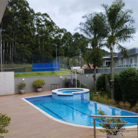 Casa à venda com 5 quartos, sendo 3 suítes, no condomínio Ibiaram 1, Itupeva - SP