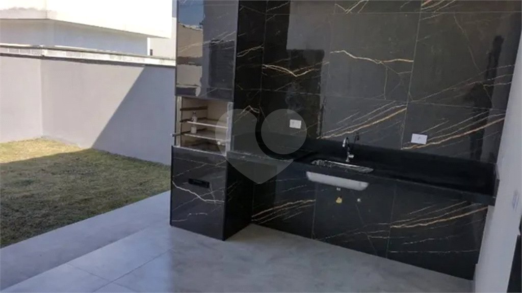 Casa à venda com 3 quartos, sendo 1 suíte,  no condomínio Terras do Vale, Caçapava - SP