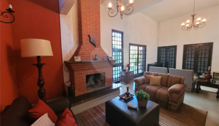 Casa à venda com 3 quartos, sendo 1 suíte, no condomínio Alpes da Cantareira, Mairiporã - SP