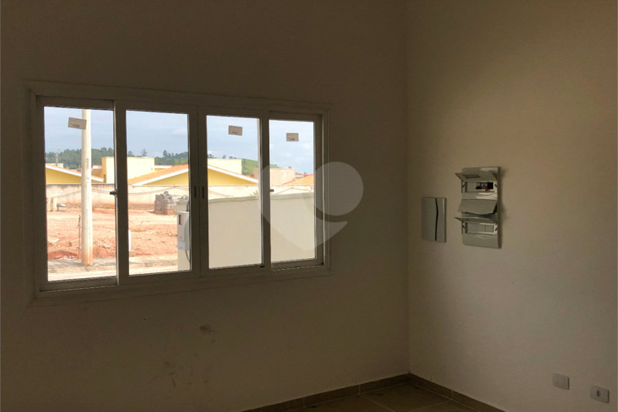 Casa à venda com 3 quartos, sendo 1 suíte, no condomínio Marfi Iii- Fase Iii, Bom Jesus dos Perdões - SP