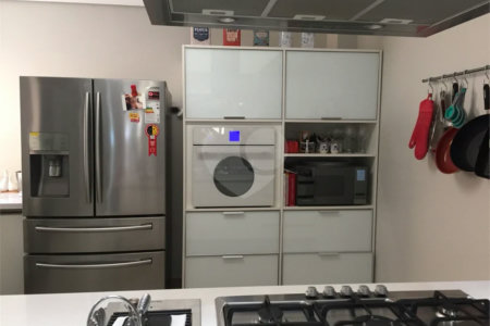 Sobrado à venda com 3 quartos, sendo 1 suíte, em Alto da Boa Vista, São Paulo, SP