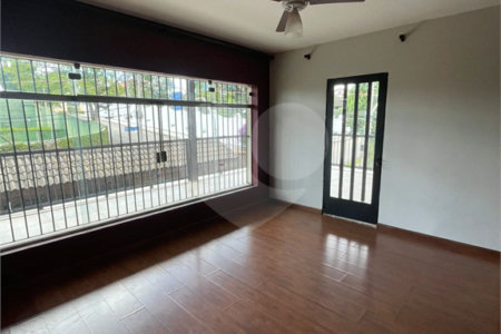 Sobrado à venda com 3 quartos, sendo 2 suítes,  em Vila Oliveira, Mogi das Cruzes, SP
