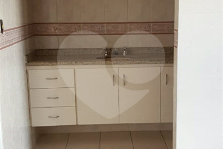 Sobrado à venda com 4 quartos, sendo 1 suíte,  em Olímpico, São Caetano do Sul, SP