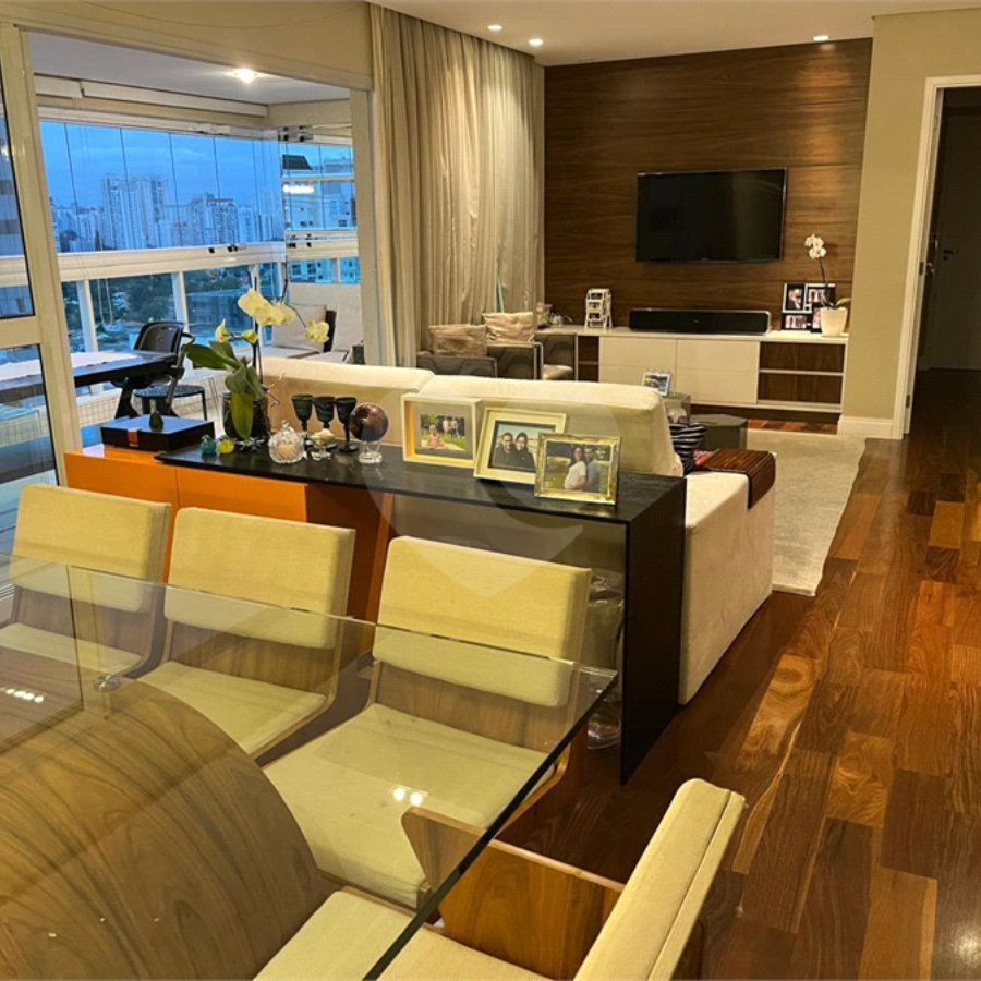 Apartamento à venda com 3 suítes em Vila Gertrudes, São Paulo, SP