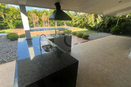 Casa à venda ou para alugar com 4 quartos, sendo 2 suítes, no condomínio Lago Azul, Araçoiaba da Serra - SP