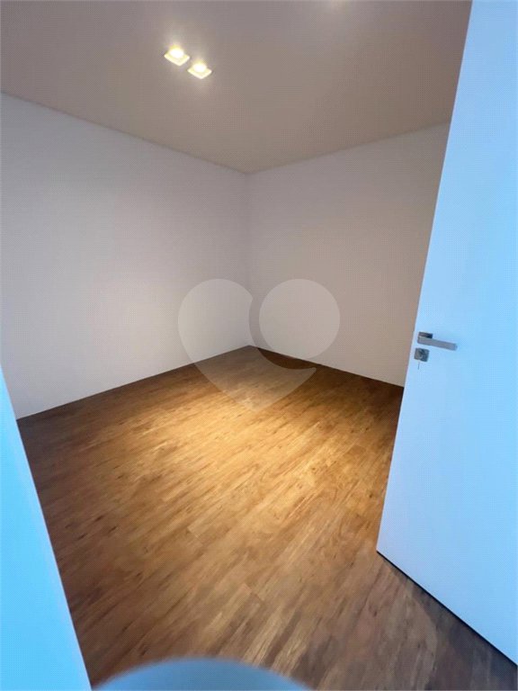 Casa à venda com 4 quartos, sendo 2 suítes, no condomínio Swiss Park, São Bernardo do Campo - SP