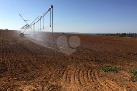 Fazenda à venda com 2 quartos em Canabrava, João Pinheiro, MG