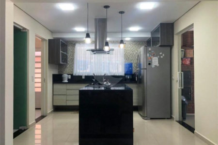 Casa à venda com 4 quartos, sendo 2 suítes, no condomínio Terras de São Francisco, Vinhedo - SP