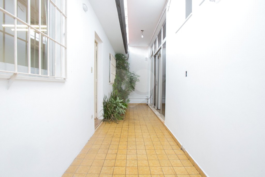 Casa à venda ou para alugar com 3 quartos, sendo 1 suíte,  em Mirandópolis, São Paulo, SP