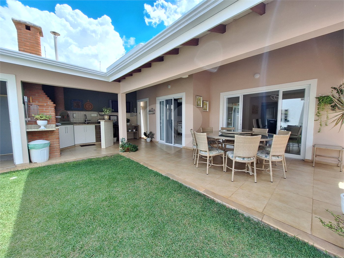 Casa à venda com 3 suítes no condomínio Residencial Villa Di Treviso, Vinhedo - SP