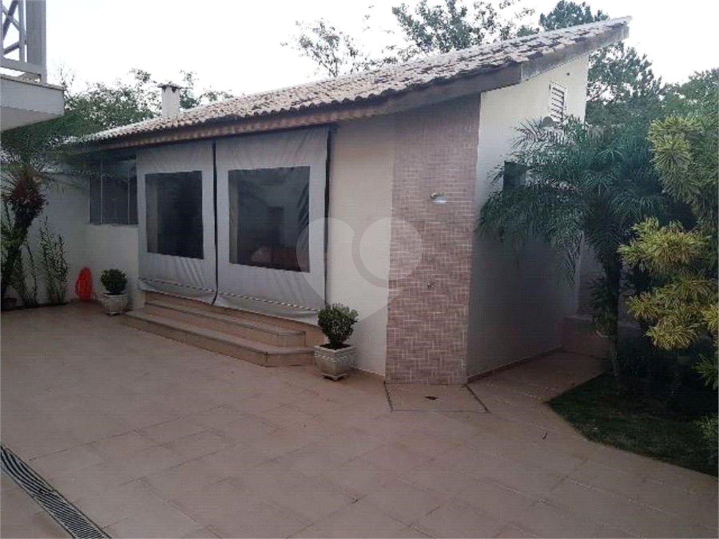 Casa à venda com 4 quartos, sendo 1 suíte, no condomínio Residencial Esplanada, Salto - SP