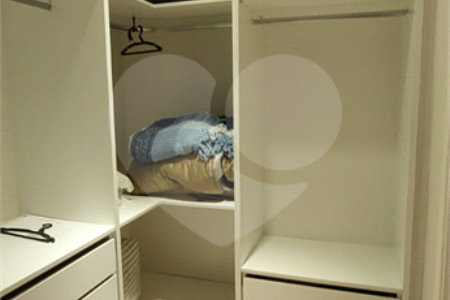Casa à venda com 3 suítes no condomínio Figueira Garden, Atibaia - SP