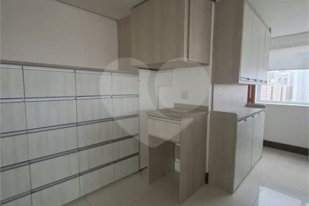 SALA COMERCIAL DE 90 M² COM 12 BAIAS, SALA DE REUNIÃO, AR-CONDICIONADO CENTRAL E 2 VAGAS!