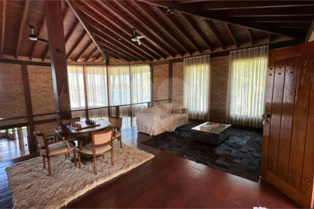 Casa para venda no Condomínio Vivenda do Broa.