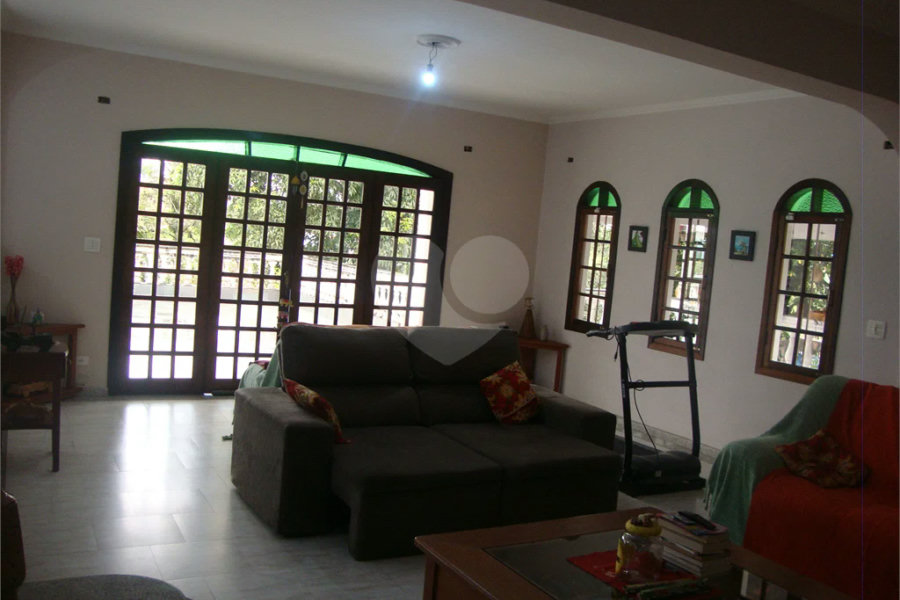 Chácara à venda com 5 quartos, sendo 2 suítes, em Jardim Arujá, Arujá, SP
