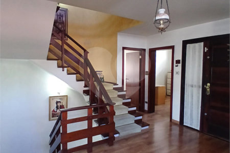 Sobrado à venda com 4 quartos, sendo 2 suítes, em Jardim Leonor, São Paulo, SP