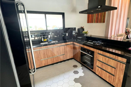 Casa à venda com 4 quartos, sendo 3 suítes, no condomínio Vilagio Ipanema 1, Araçoiaba da Serra - SP