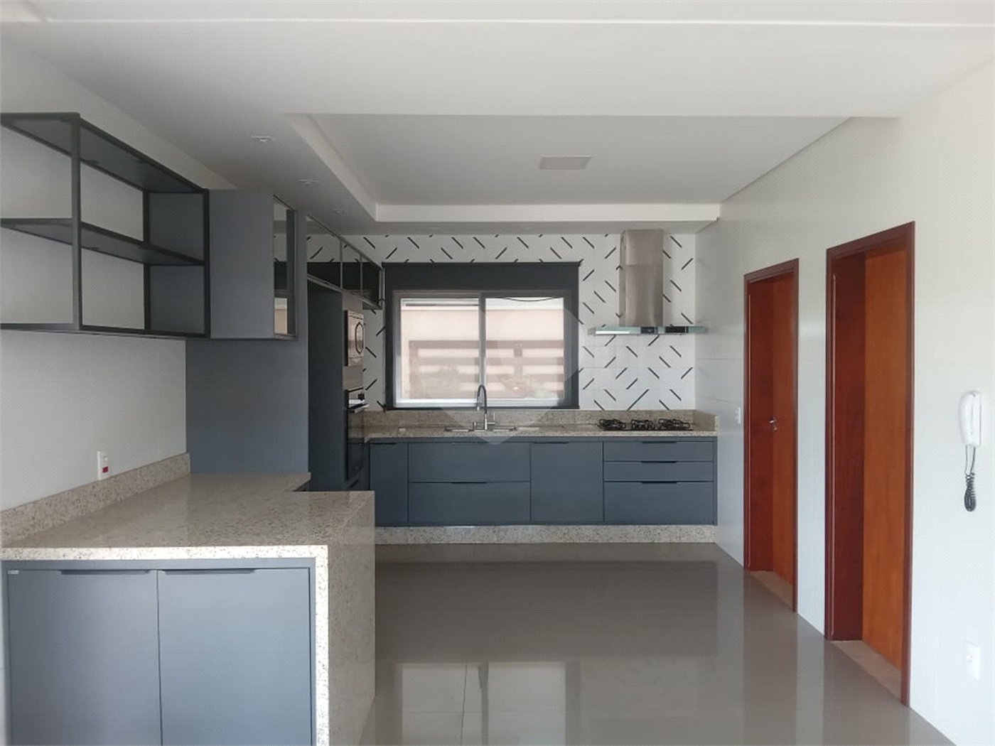 Casa à venda com 4 quartos, sendo 3 suítes,  no condomínio Residencial Montreal, São Carlos - SP