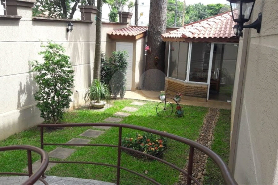 Casa à venda com 3 quartos, sendo 1 suíte, no condomínio Algarve Residencial, São Paulo - SP