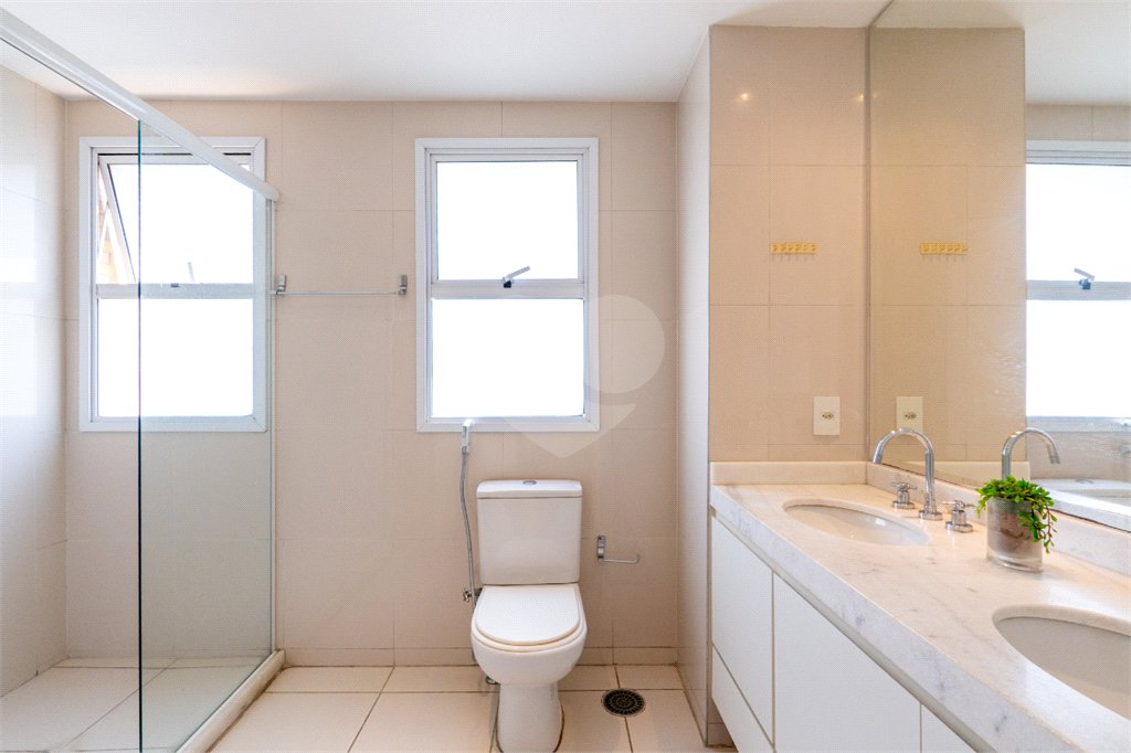 Apartamento à venda com 3 suítes em Campo Belo, São Paulo, SP
