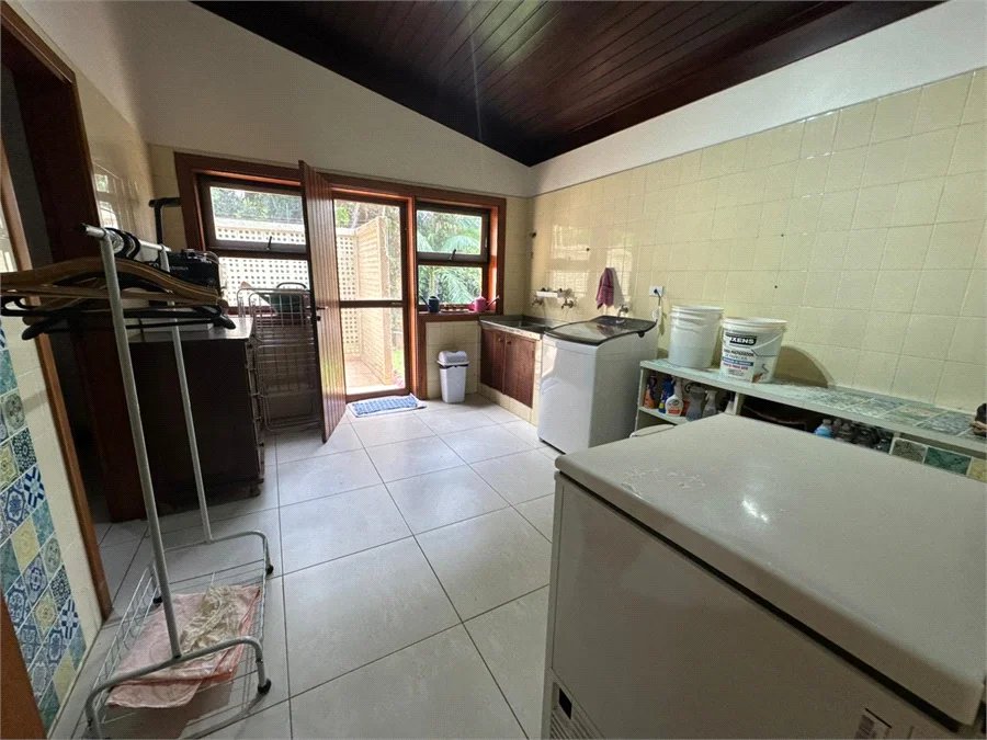 Casa à venda com 4 quartos, sendo 2 suítes, no condomínio Chacara Marques, Santana de Parnaíba - SP