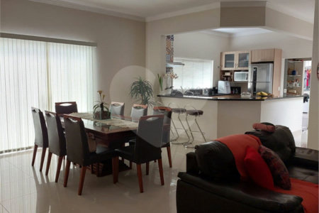 Casa à venda com 4 quartos, sendo 2 suítes, no condomínio Lagos D Icaraí, Salto - SP