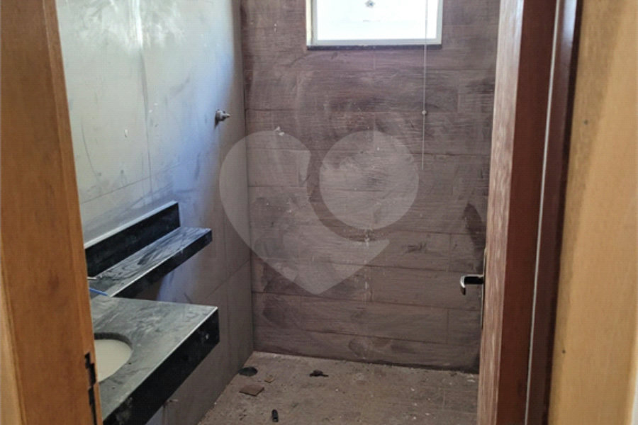 Casa à venda com 3 quartos, sendo 1 suíte, no condomínio Vale dos Gansos, Mairiporã - SP