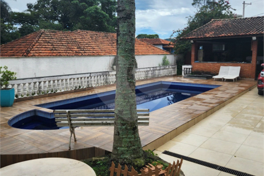 Sobrado à venda com 4 quartos, sendo 3 suítes, em Jardim Floresta, São Paulo, SP