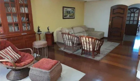 Sobrado à venda com 4 quartos, sendo 1 suíte, em Jardim Pinheiros, São Paulo, SP