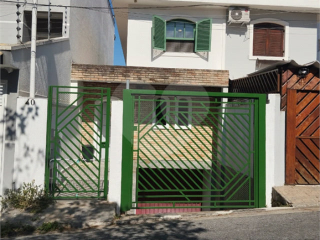 Sobrado à venda com 3 quartos em Vila Irmãos Arnoni, São Paulo, SP