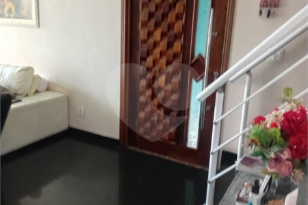 Sobrado à venda com 4 quartos, sendo 1 suíte,  em Parque Santa Laura, Ferraz de Vasconcelos, SP