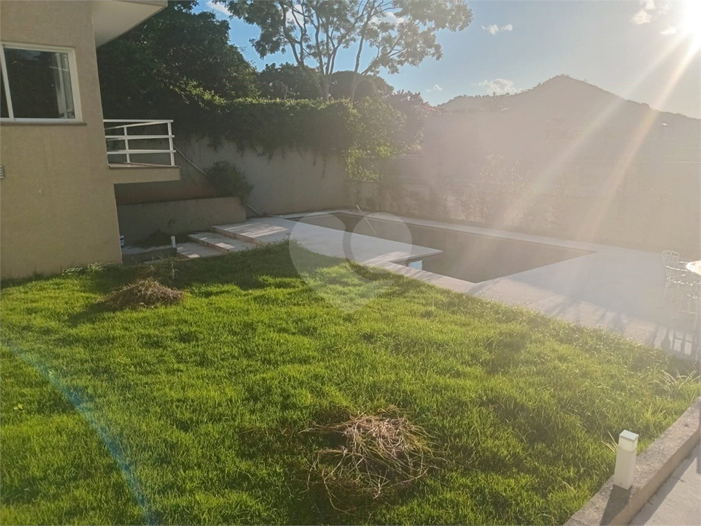 Casa à venda com 4 quartos, sendo 3 suítes, no condomínio Arco Iris, Atibaia - SP