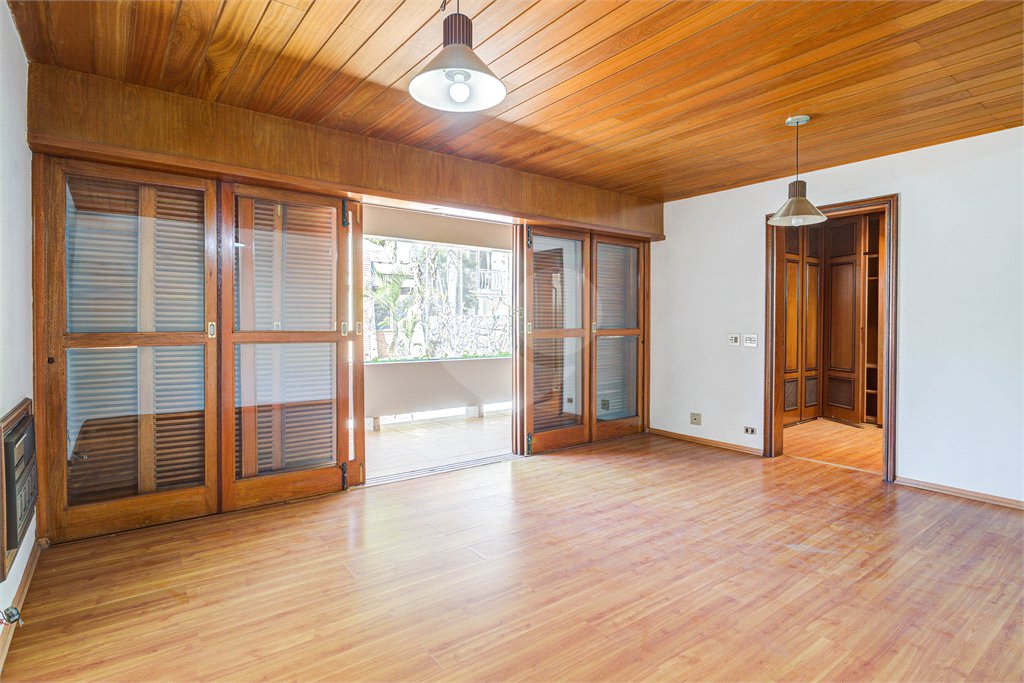 Casa à venda com 5 quartos, sendo 3 suítes, em Alto da Boa Vista, São Paulo, SP