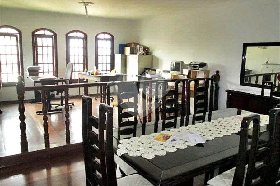 Sobrado à venda com 6 quartos, sendo 4 suítes, em Vila Albertina, São Paulo, SP