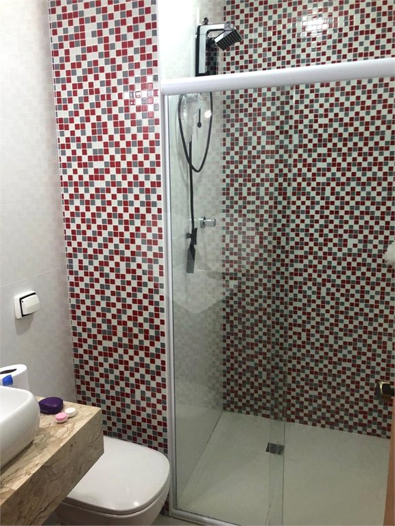 Casa à venda com 3 quartos, sendo 1 suíte, no condomínio Residencial Sabará, São Paulo - SP