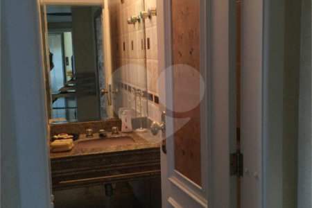 Apartamento à venda com 4 quartos, sendo 3 suítes, em Bosque da Saúde, São Paulo, SP