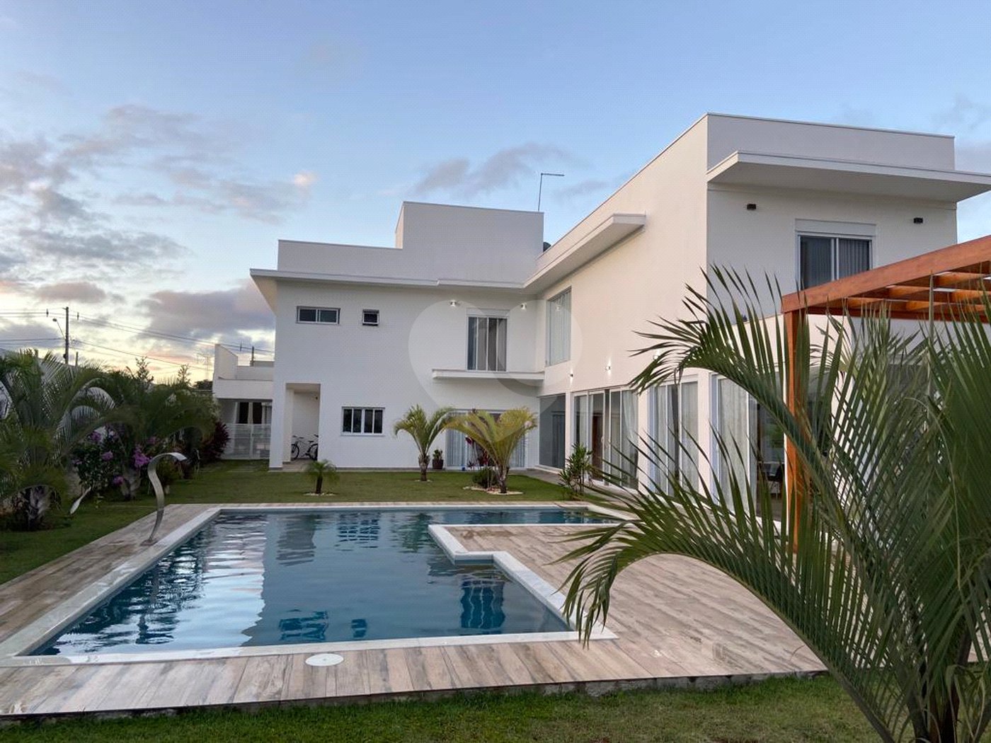 Casa à venda com 5 suítes no condomínio Residencial Fazenda Alta Vista, Salto de Pirapora - SP