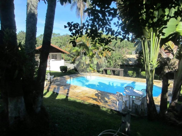 Casa à venda com 3 suítes no condomínio Associação Reserva das Hortênsias, Mairiporã - SP