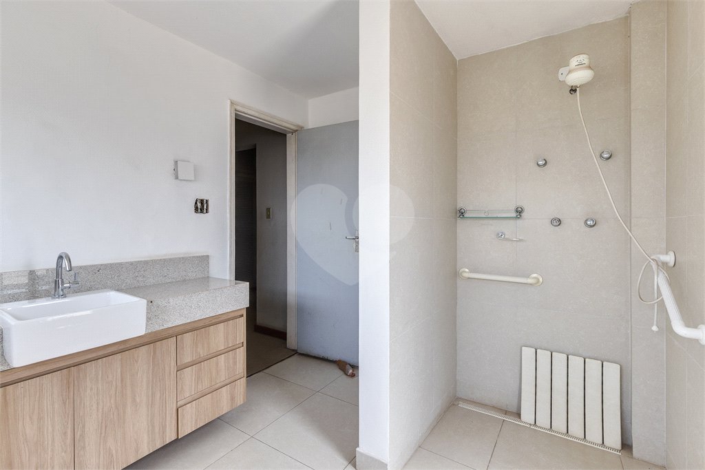 Sobrado à venda com 5 quartos, sendo 2 suítes, em Brooklin, São Paulo, SP