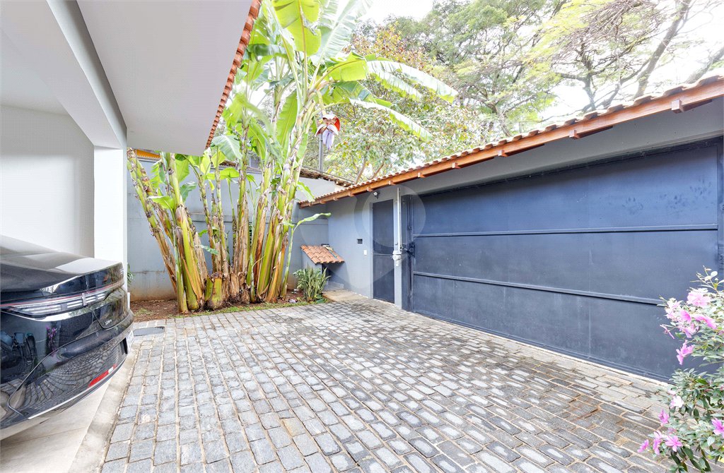 Sobrado à venda com 4 quartos, sendo 2 suítes, em Alto da Boa Vista, São Paulo, SP