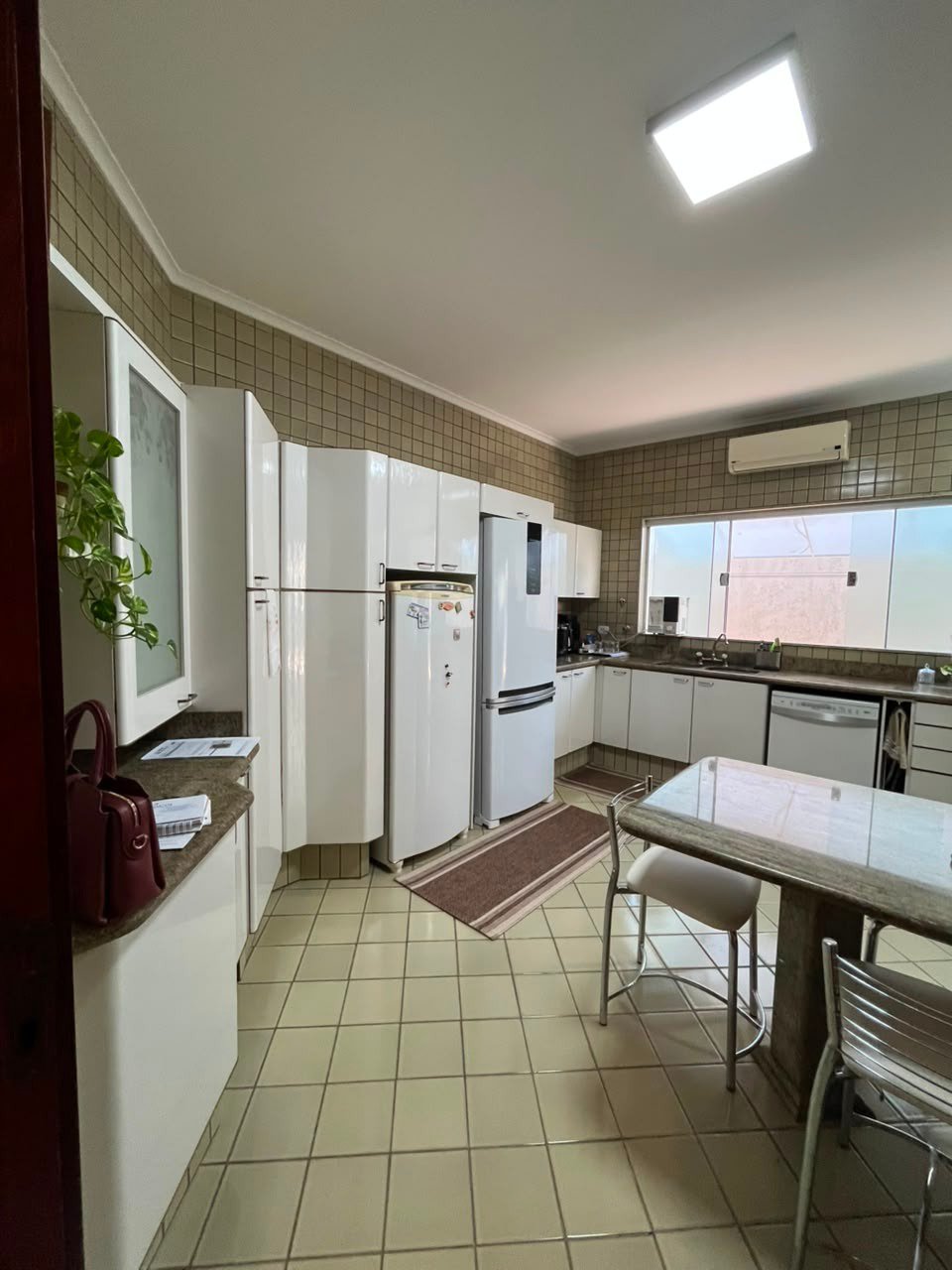 Casa à venda com 3 quartos, sendo 1 suíte,  em Santos Dumont, Três Lagoas, MS