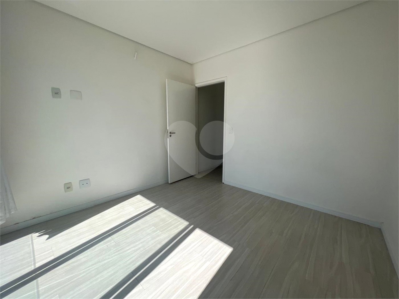 Casa à venda com 3 quartos, sendo 1 suíte, em Jardim Semiramis, Cotia, SP