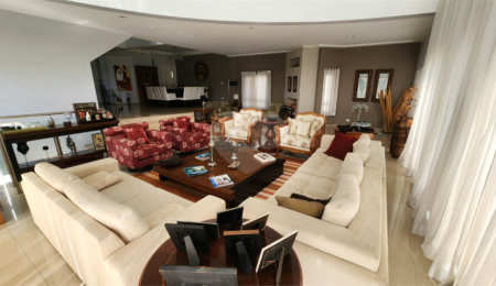Casa à venda ou para alugar com 5 suítes no condomínio Residencial Jardim Primavera, Louveira - SP