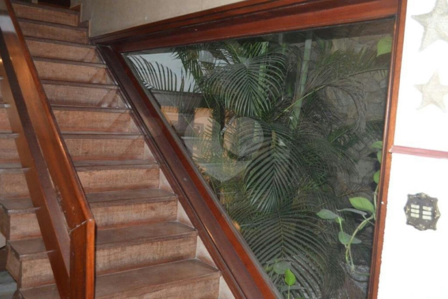 Sobrado à venda com 4 quartos, sendo 3 suítes, em Parque Edu Chaves, São Paulo, SP