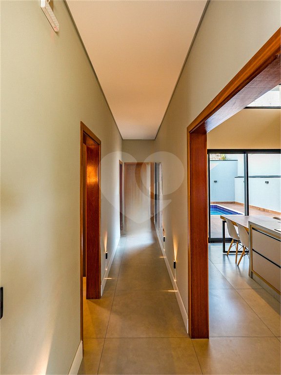 Casa à venda com 3 quartos, sendo 2 suítes, no condomínio Residencial Mont'alcino, Valinhos - SP
