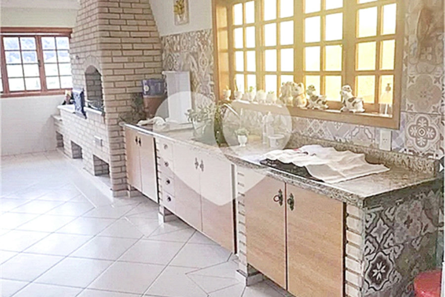 Casa à venda com 4 quartos, sendo 3 suítes, em Luiz Fagundes, Mairiporã, SP
