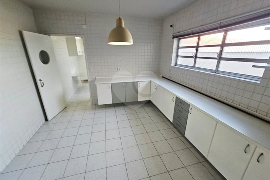 Sobrado à venda com 4 quartos, sendo 1 suíte, em Vila Guilherme, São Paulo, SP